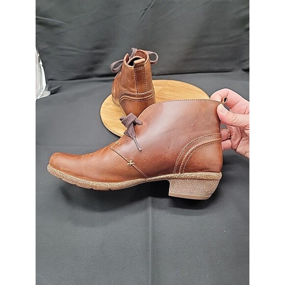 Clarks Artisian Brown Leather Booties Lace Up Size 8M - Picture 6 of 11